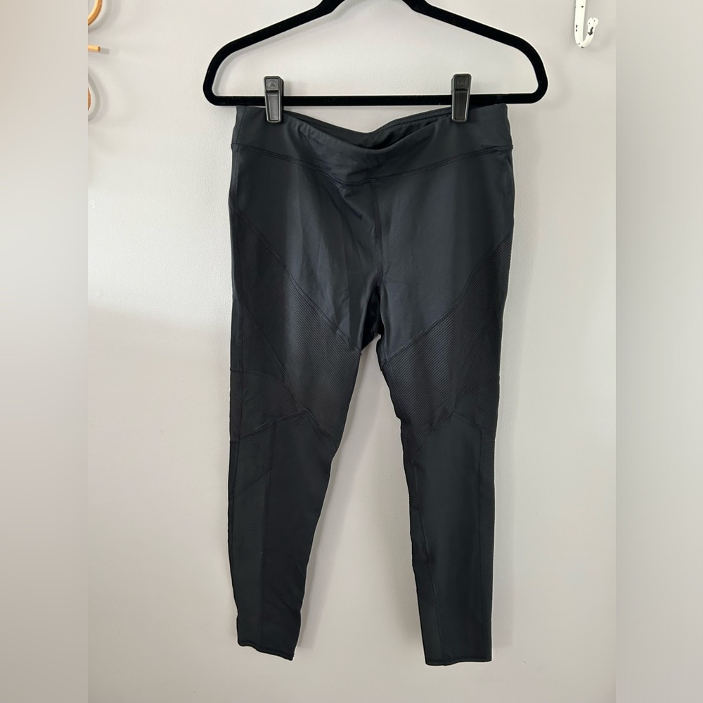 Women’s athletic apparel size Large